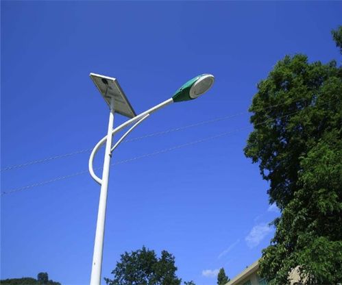 河南太陽能路燈廠家解析 太陽能路燈在連續陰雨天究竟能亮多久？